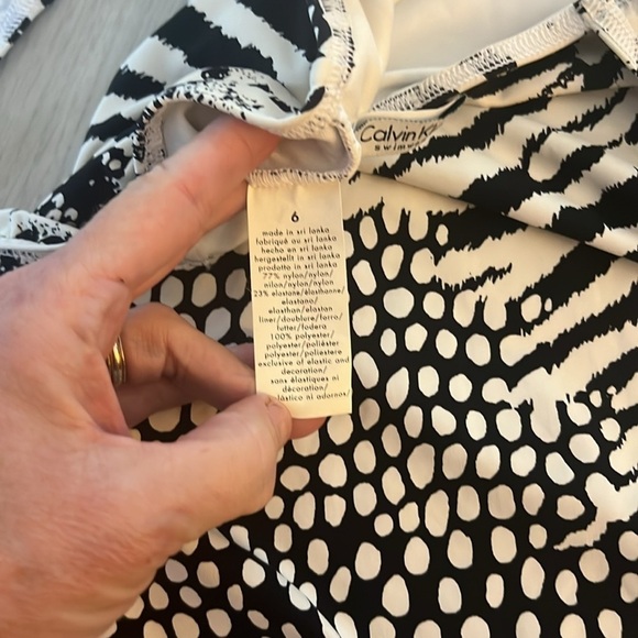 ⭐️Calvin Klein Snake Print Swimwear, Size 6, Excellent Support & Condition - Picture 9 of 10